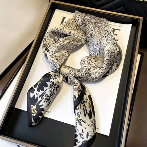 🌼 Floral Artificial Silk Square Scarf
