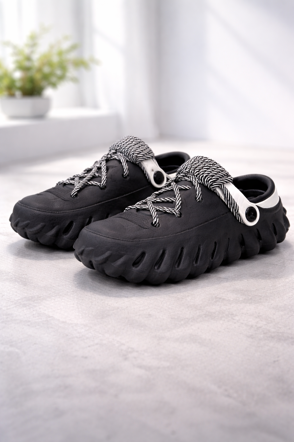 ⚙️DualWear™ Adjustable EVA Hole Clogs – Secure, Stylish & Built for Motion