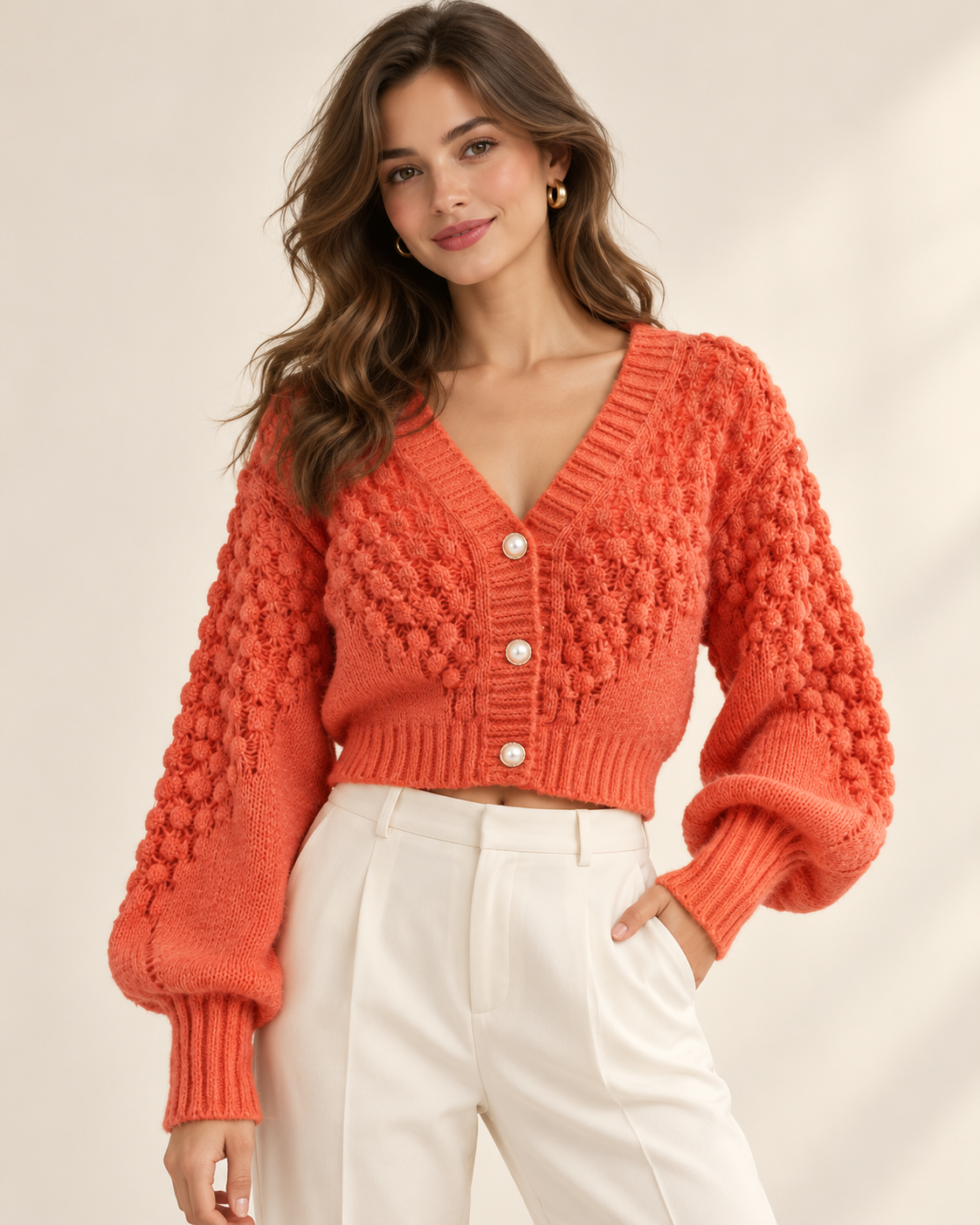 Cardigan laranja em modelo