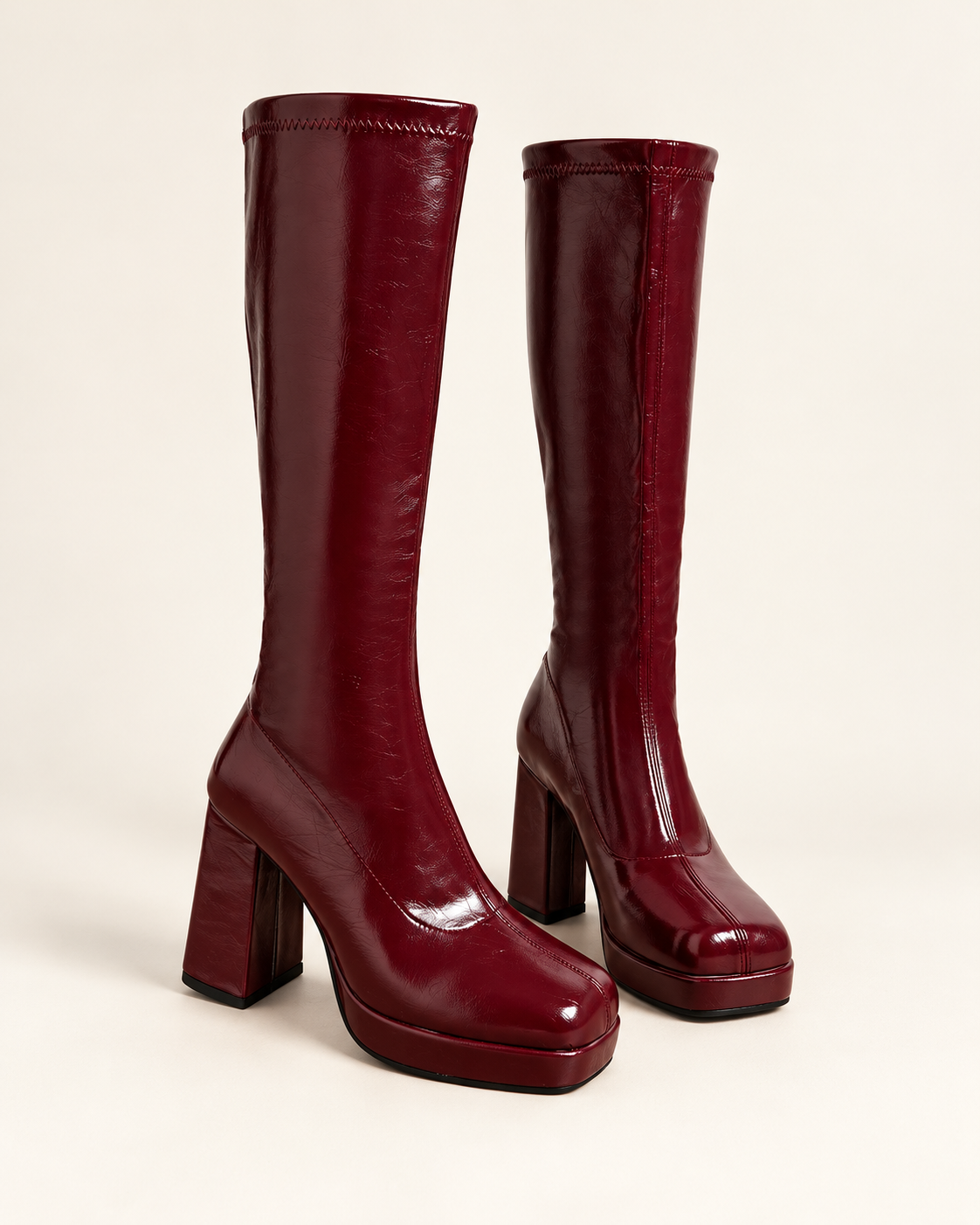 Imagem de catálogo das botas plataforma de cano alto