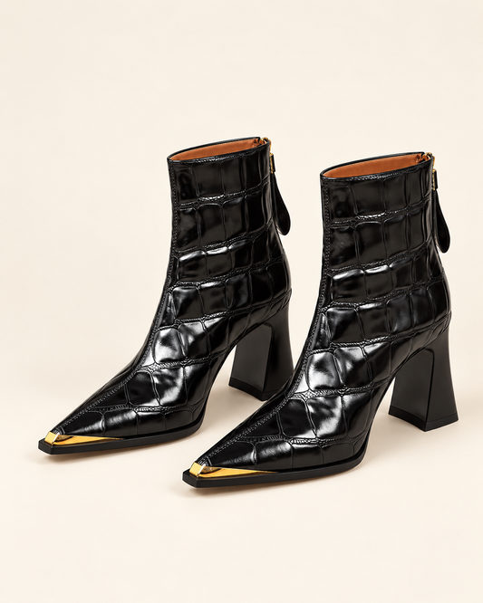 Imagem de catálogo dos botins croco com biqueira dourada
